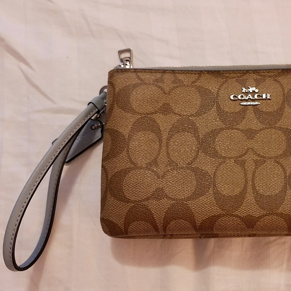 Coach‎ Signature Wristlet Tan MB